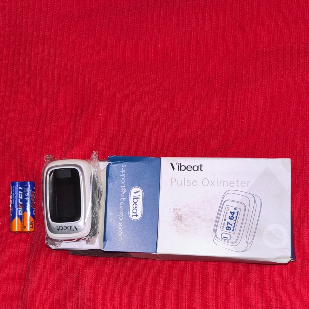 NIB Vibeat Pulse Oximeter with Batteries